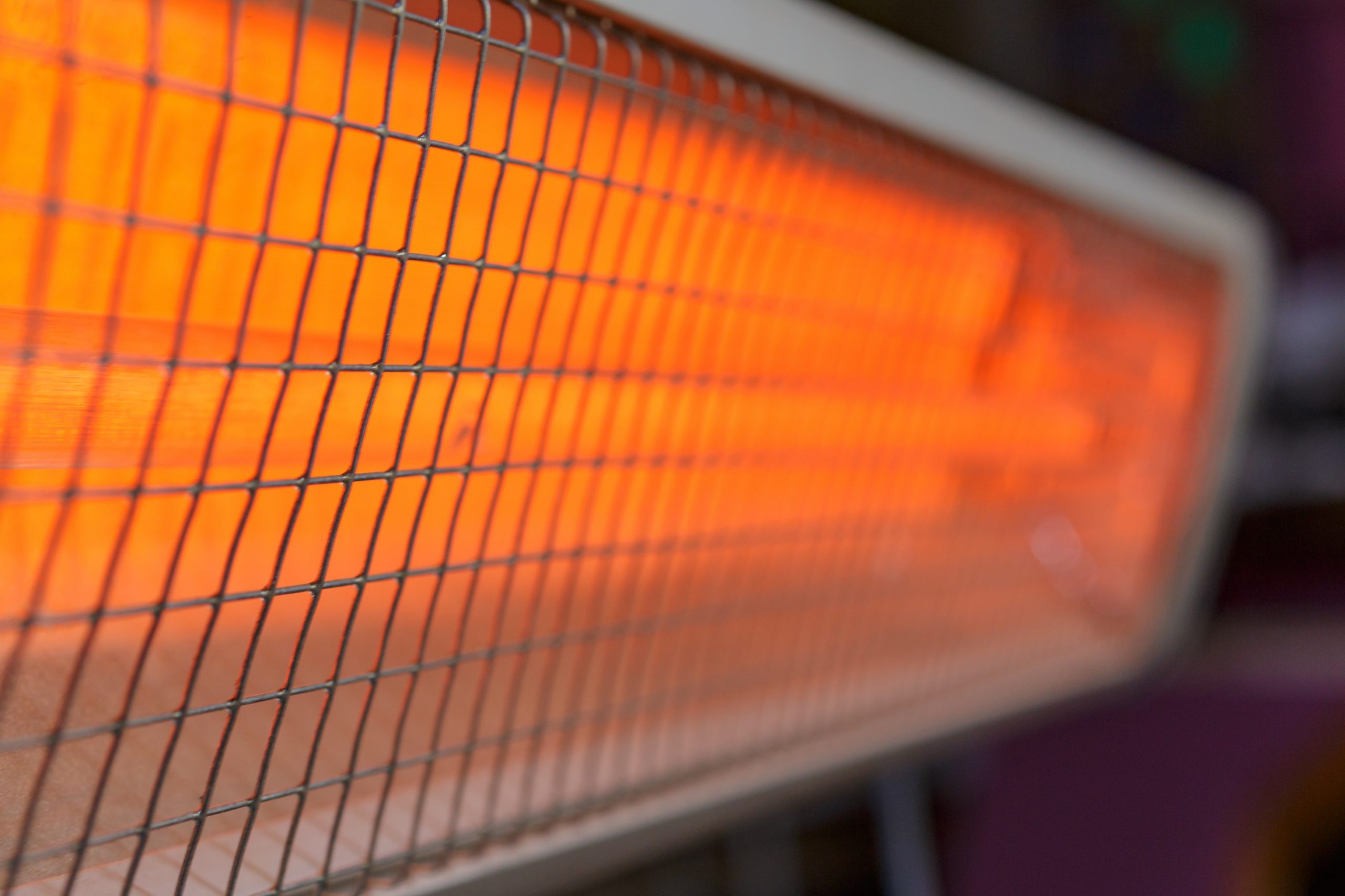 Promienniki ciepła mogą przedłużyć ciepłe wieczory na przydomowym tarasie