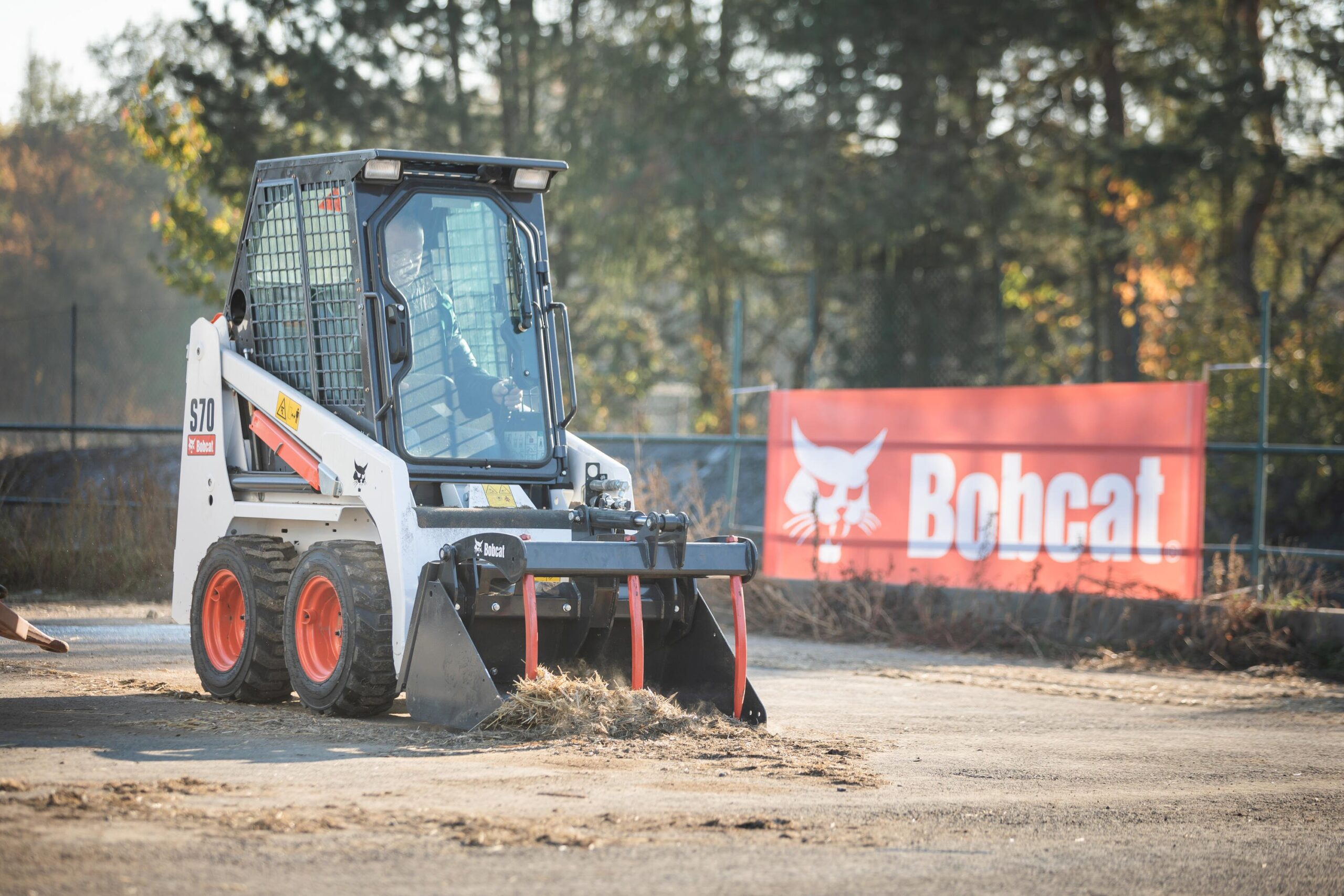 sklep z częściami do bobcat s70