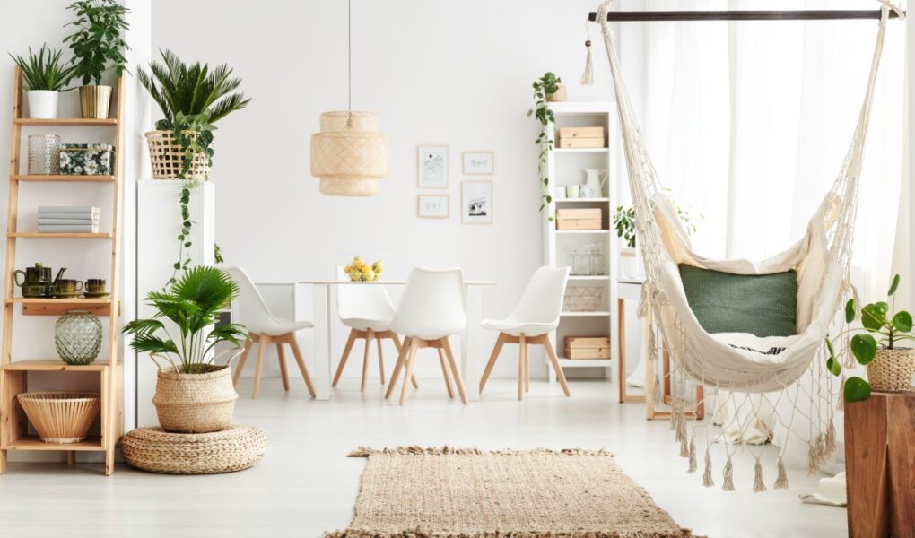 Styl boho we wnętrzach — jak urządzić mieszkanie z duszą?